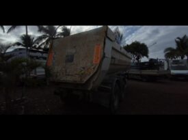 RENAULT TRUCKS Kerax REMORQUE SEMI BENNE KAISER 1km