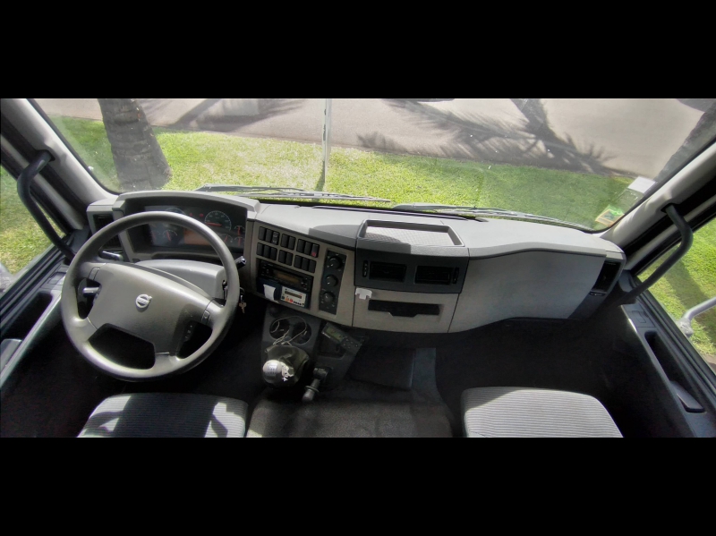 VOLVO FL 240-12 CELLULE SECHE DEMI HAYON 240-12 CELLULE SECHE DEMI HAYON  127275km full