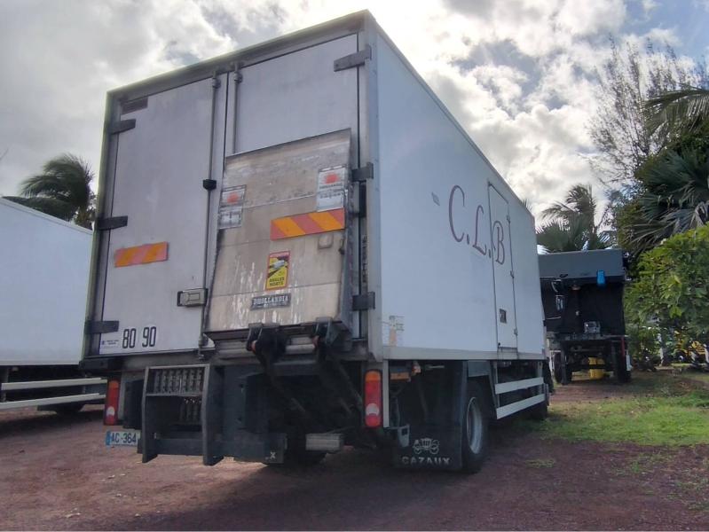 VOLVO FL 240-12 CELLULE SECHE DEMI HAYON 240-12 CELLULE SECHE DEMI HAYON  127275km full